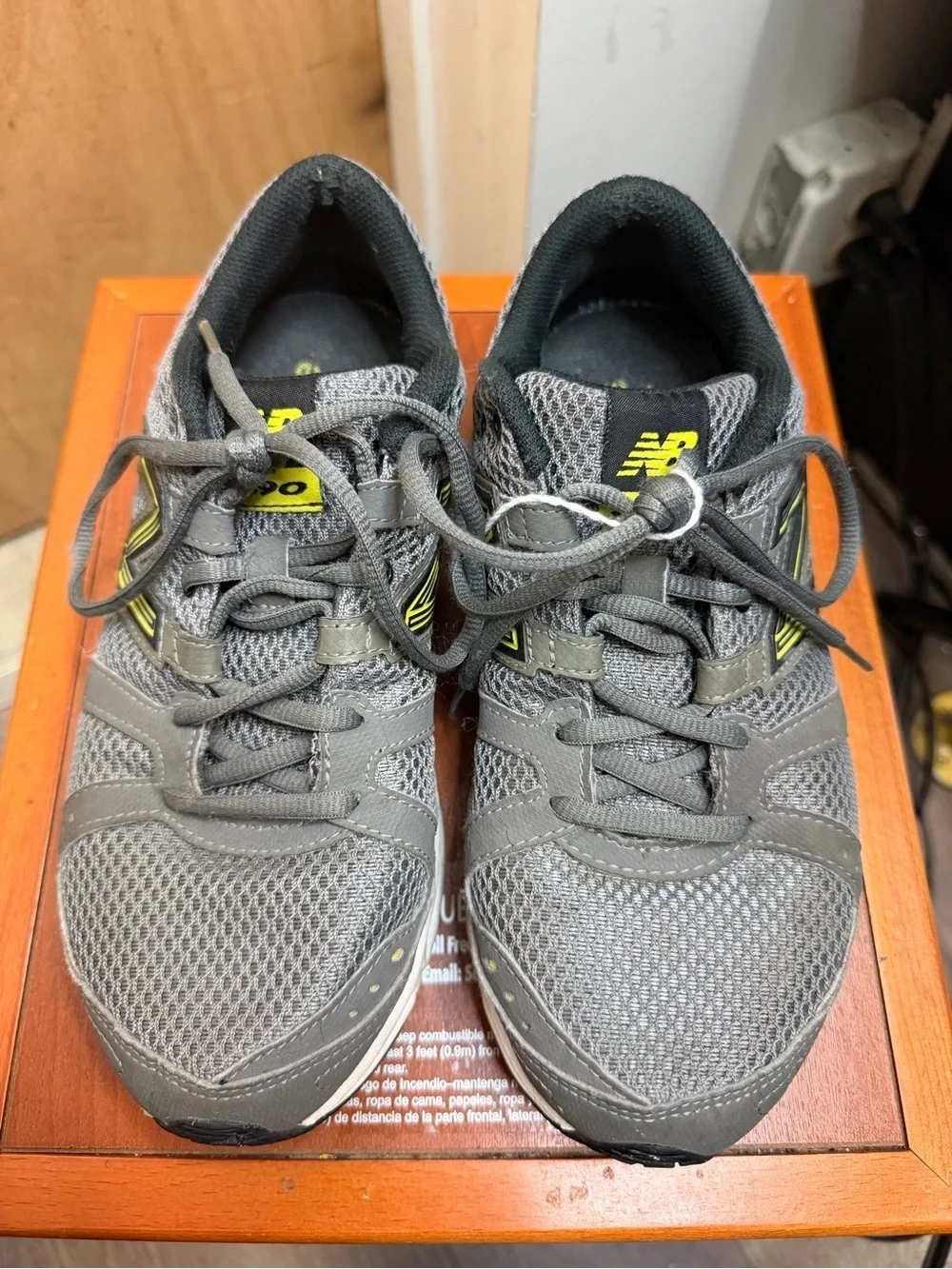New Balance 690 Gray Neon Running Sneakers Sport - Hiking Inspired. Size: US 7